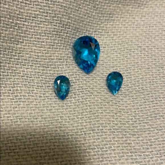 Jewelry - Loose genuine blue topaz gemstones